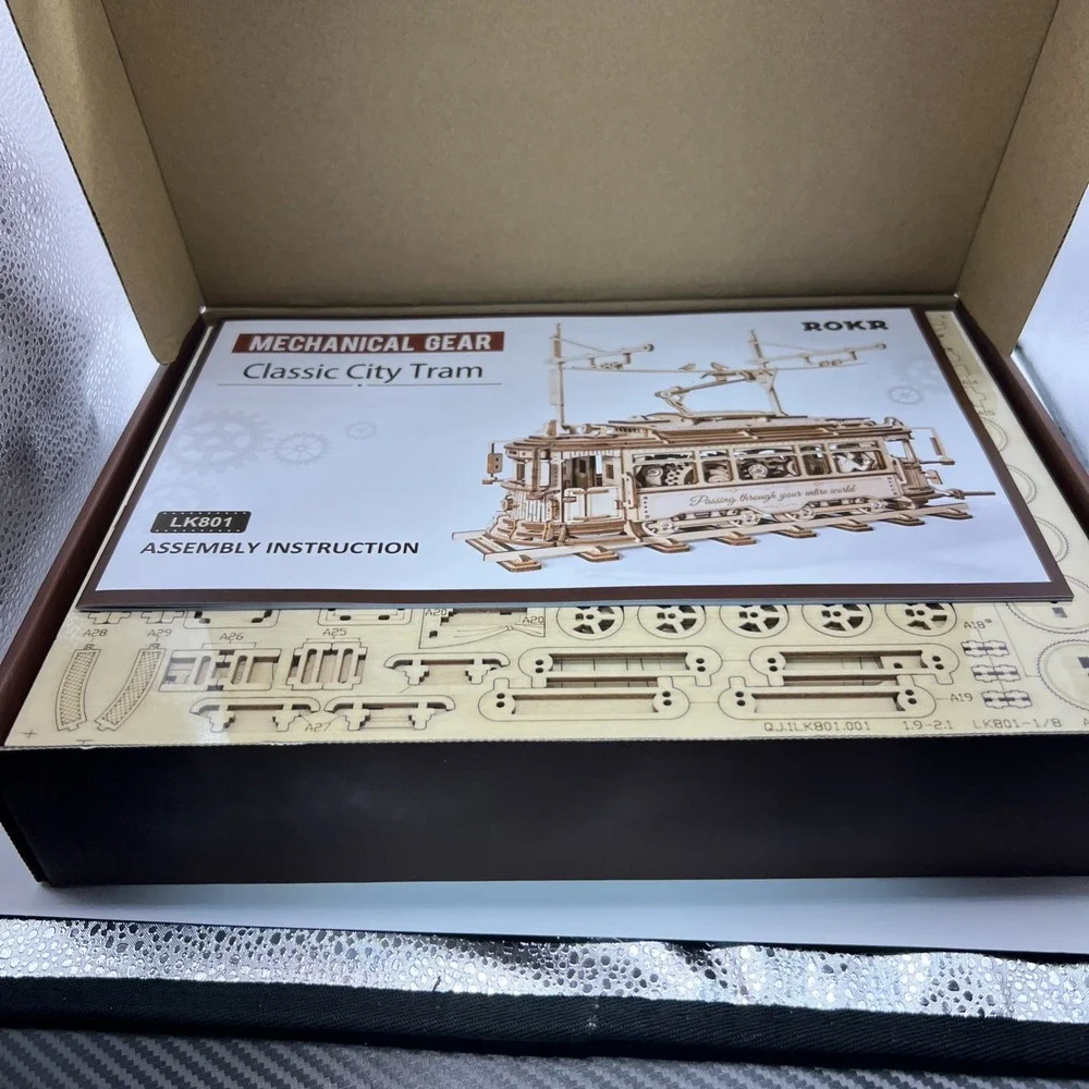 ROKR Mechanical Gear Classic City Tram Building Blocks Model‎